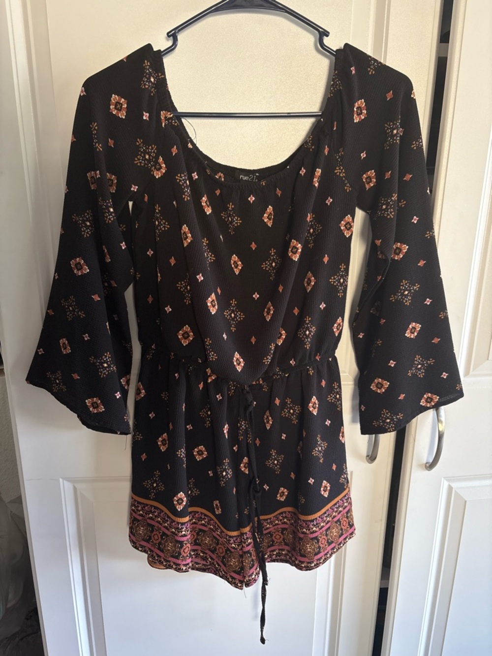 Rue21 Black Floral Border-Print Women’s Romper - Size Small